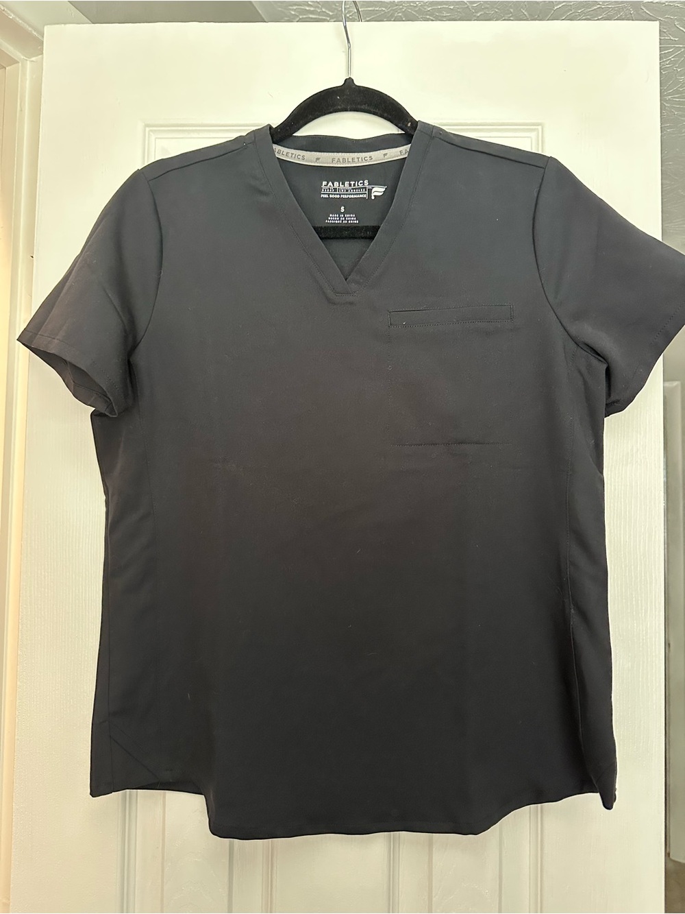 Fabletics Women’s Black V-Neck Scrub top